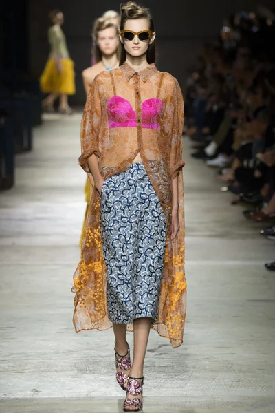 Look 12